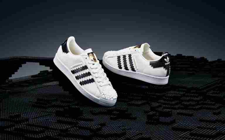 用樂高堆成球鞋還不夠!adidas Originals X LEGO 全新聯名限定系列,還有融入樂高細節的限定鞋款!