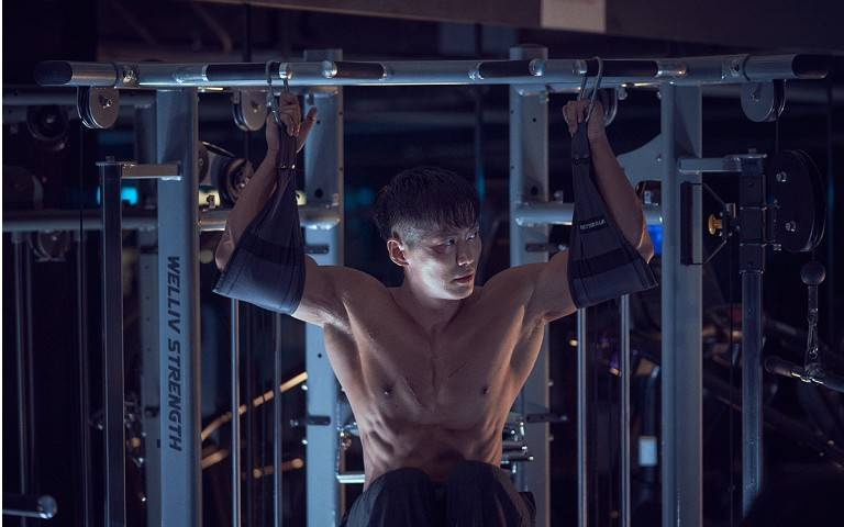 亞洲發燒星2／南宮珉吃飯配運動影片超自虐　晚上才去健身房有原因