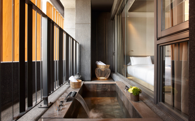 雙館買一送一！晶華旗下「溫泉酒店」紫藤花季優惠，入住加碼贈住宿券！