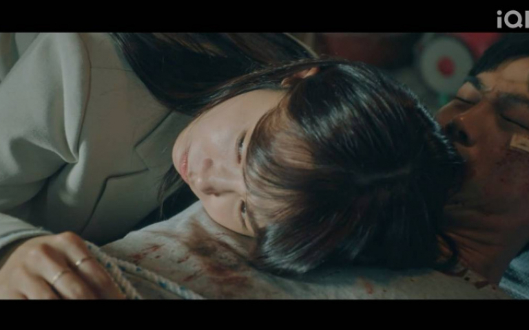 鄭恩地臉貼玉澤演胸口　「可以把衣服脫掉嗎」飄粉紅泡泡