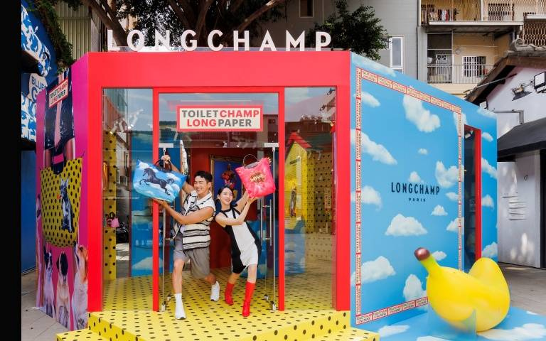 LONGCHAMP x TOILETPAPER 聯名系列快閃店就在台南藍晒圖文創園區!李沐與禾浩辰搶先帶逛,這樣拍太夢幻了!