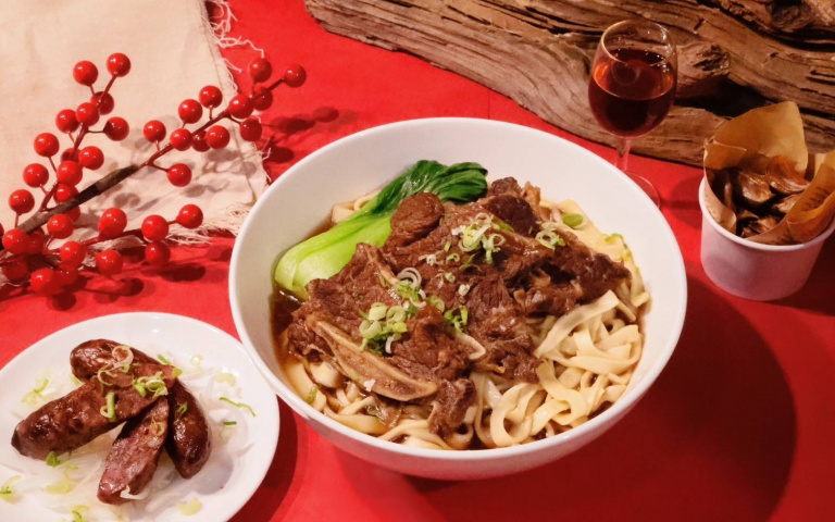 走春景點+1！獨家美食「龍」抵新春市集