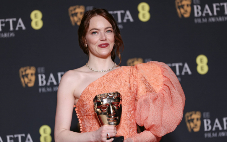 英國奧斯卡艾瑪史東《可憐的東西》封后　芭比5項全槓龜