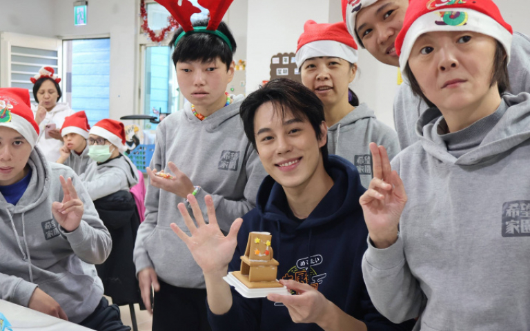 孫麥傑化身「最帥耶誕老人」　捐10萬元暖心做公益