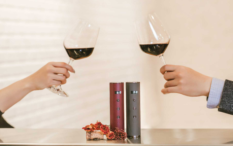 品味葡萄酒 喚醒是門學問~ 傳統物理式醒酒耗時又麻煩! LISSE電子品酒器 輕鬆又準確~