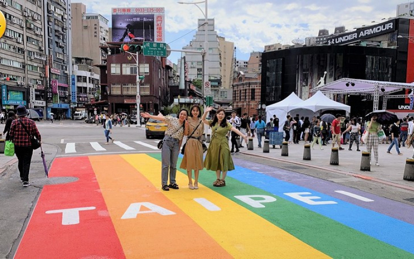 慶祝同婚元年　西門町「彩虹大道」成最新打卡景點