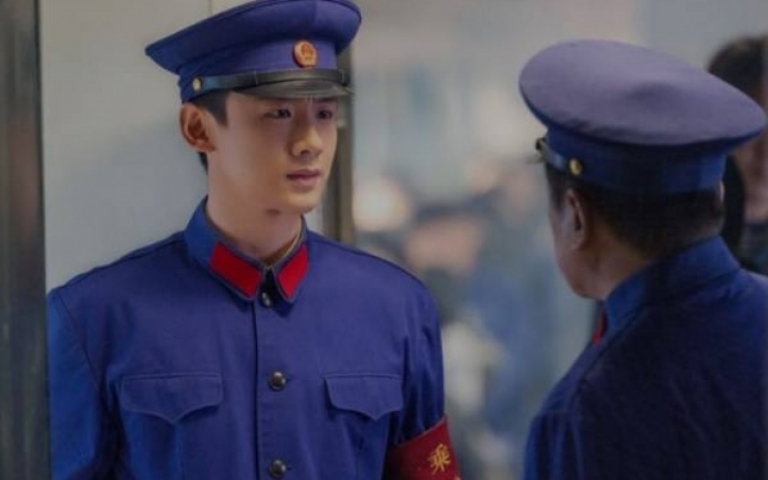 白敬亭收到示好禮物　狀況外滿臉問號