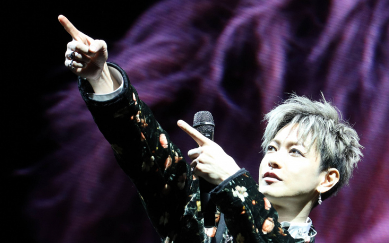 佐藤健高喊「ㄍㄟˋ婚」　手寫中文告白：神啊，謝謝你讓我遇見了歌迷