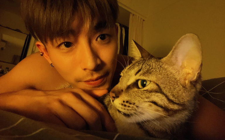 寵物情緣／愛貓主動翻出「珍奶肚」　刺刺獲情緒價值：被需要的感覺很好