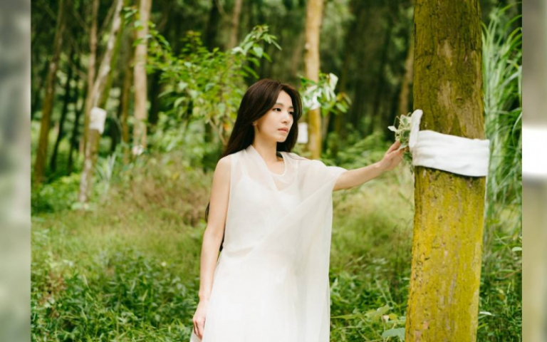 田馥甄頂烈日奔跑半小時　崩潰喊想收工自嘲「不耐操」