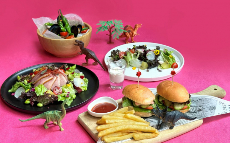 春節連假這樣過　下榻台中飯店玩拍貼機、大啖恐龍系列料理　入住台北旅宿贈開運金錢龜