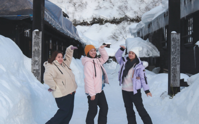 楊貴媚「乳頭溫泉」挑戰混浴　鍾欣凌、嚴藝文認了目擊男客光屁股