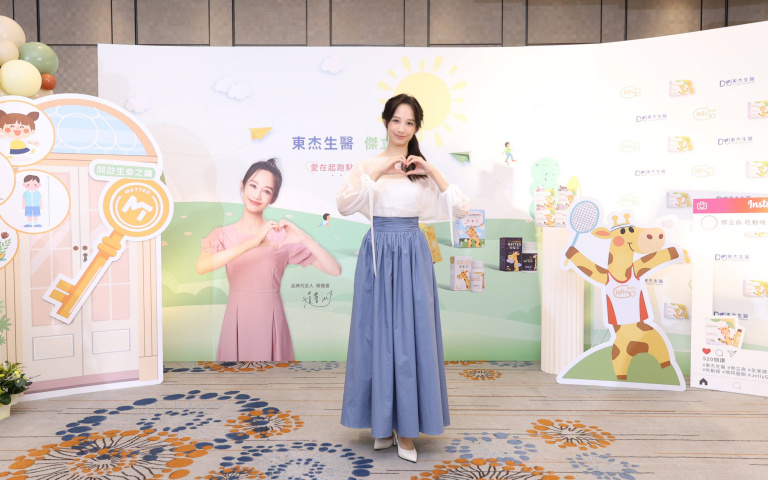 簡嫚書笑稱「傑立高」像「育兒神隊友」！自曝家中兩寶最愛吃傑立高成長果凍！