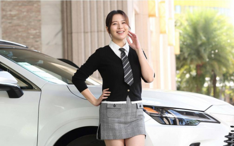 劉品言開車如「風一樣的女子」 副駕夏于喬羞到遮臉