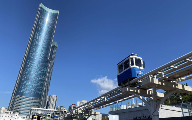 前進釜山新興景點 搭可愛膠囊列車、登100層高樓展望台