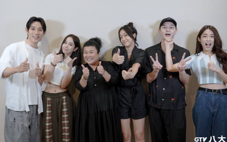 温貞菱告別「泡麵頭」睡到自然醒           大霈甜喊：談戀愛好過癮！