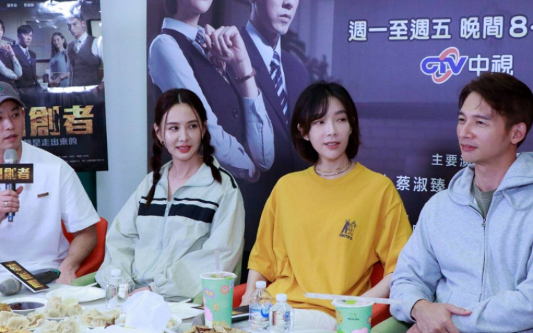 温昇豪為創業上酒店招待金主　安心亞吃味喊「右邊那個胸部很大」