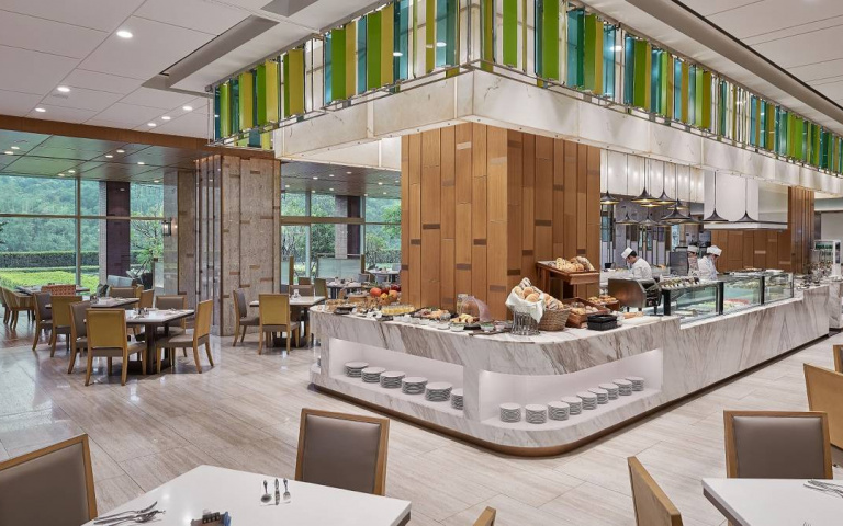 Buffet餐廳用餐送「手抓海鮮」！滿人訂桌加贈母親節蛋糕！