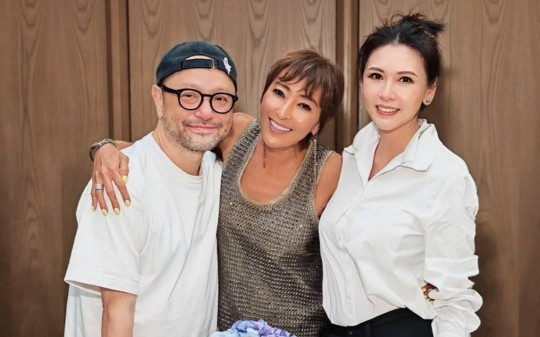 「港片女神」邱淑貞罕見露面！57歲凍齡美貌網友驚呼太逆天