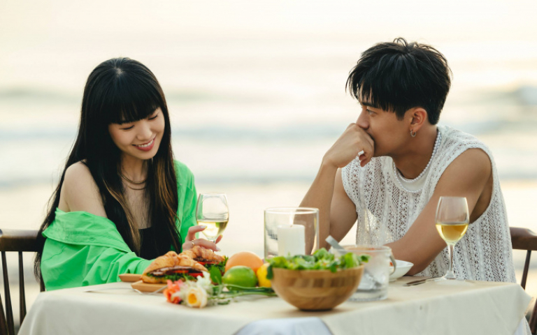 孫盛希才爆新戀情　合作廖柏雅十指緊扣好曖昧　