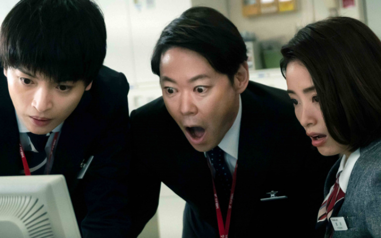 「加倍奉還」口號貫穿全片　阿部貞夫、上戶彩《夏洛克的孩子們》揭發銀行黑幕