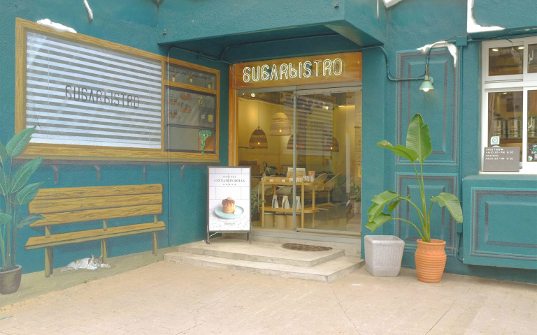 今天高雄跨完年，順便玩到屏東職人町，別忘了去這間好拍更好吃的咖啡廳「SUGARbISTRO食糖吧」，吃國外最潮的美味棕櫚糖甜點！