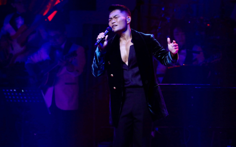 李玖哲深V胸肌炸裂　具俊曄超暖舉曝光