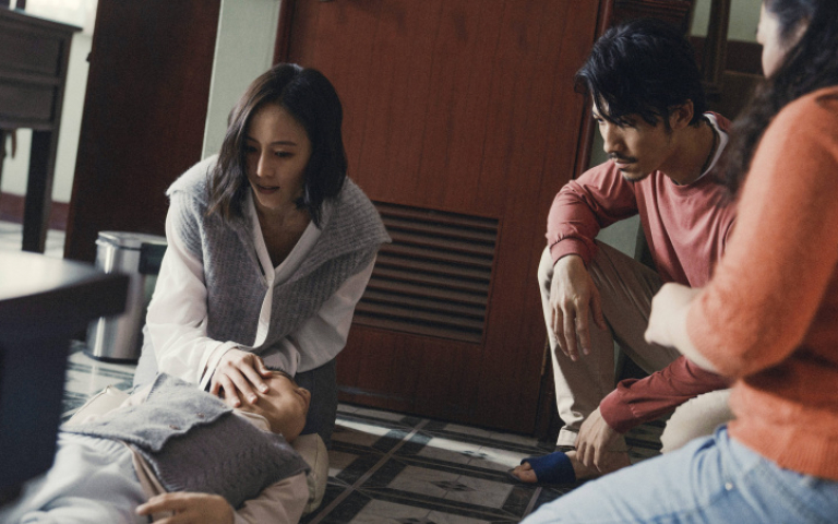 張鈞甯入戲情緒緊繃　收工發現撞出瘀青