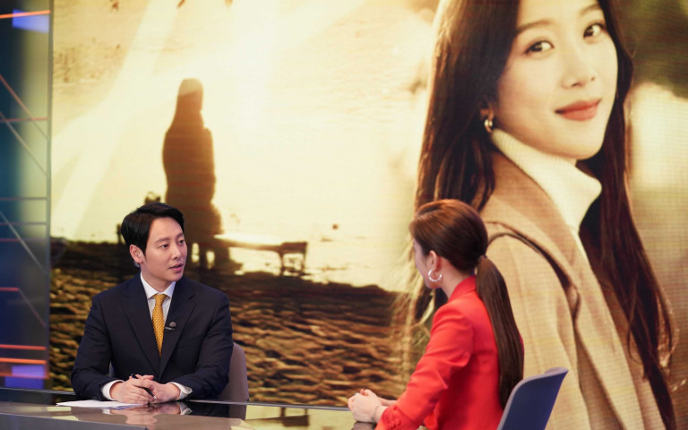 金東旭鏟肉14公斤變身國民主播　李鎮赫獻「戲劇處女秀」扮菜鳥記者