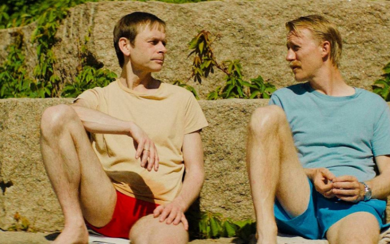 直男大叔「性奇遇」引爆婚姻危機　變性與大衛鮑伊譜春夢