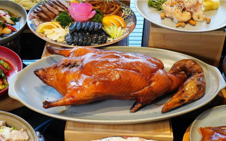 小型聚餐中菜正夯　北投辦桌餐廳「烤鴨六吃」4人開席