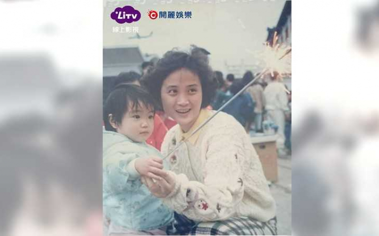 梁舒涵媽媽摘兩金鐘完勝 甜告白:我的女神!