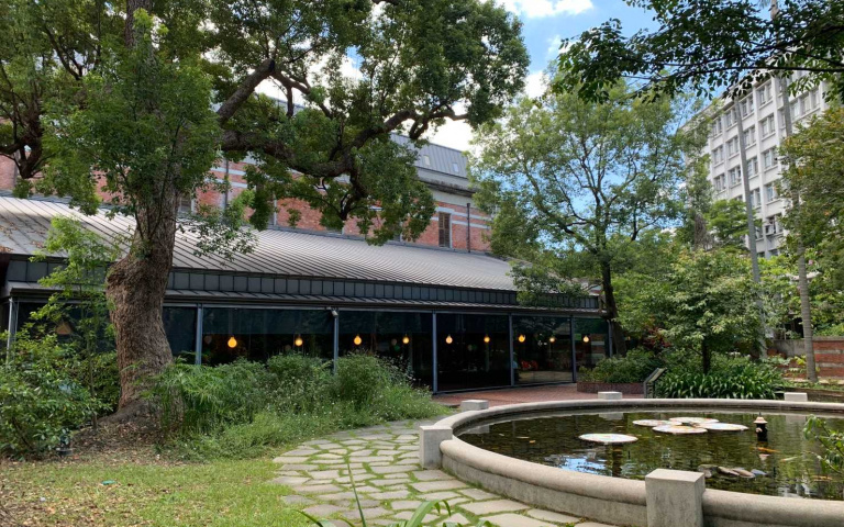 百年古蹟變身餐廳 隱藏市區「森林秘境美食」開幕