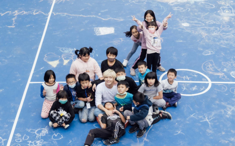 炎亞綸發起生日捐助台灣部落孩童上學　難忘學童純真眼神