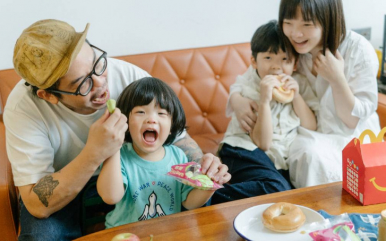 和媽媽⼀起下廚!⿆當勞【⿆⿆童樂會】╳ 親⼦選品⼈ Zooey 的料理同樂時光