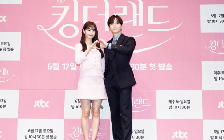 李俊昊西裝下藏健壯肌　潤娥對戲好有安全感