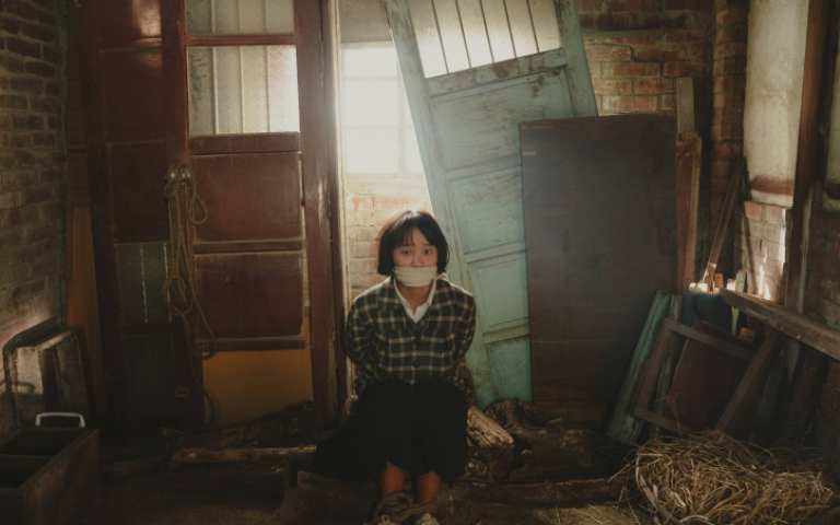 方郁婷拍戲「火苗突然竄出」！頭髮烤成自然捲嚇壞眾人