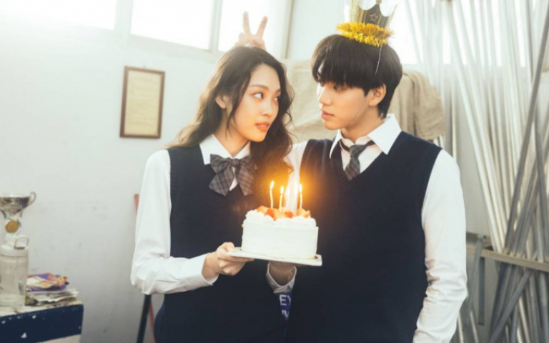 源少年貢丸化身排球社帥氣學長　女星開心圓夢：真的變成了浪漫的故事！