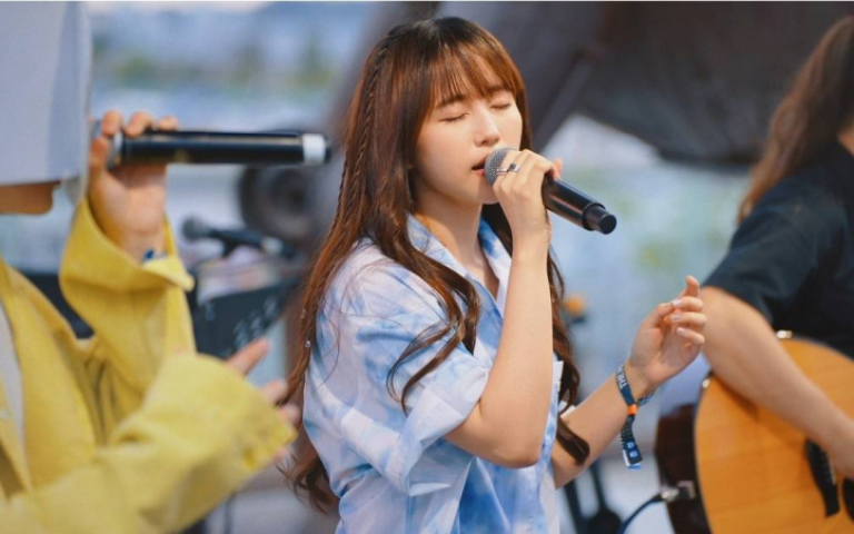 為看BLACKPINK一日搭三次高鐵坐到屁股痛　琳誼月底唱回出道發跡地