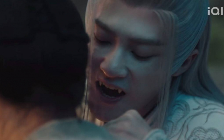 檀健次戴獠牙套吹楊紫敏感帶　害羞畫面全流出