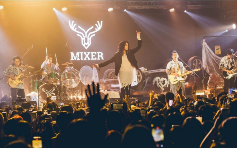 麋先生成軍日開唱竟翻車　女神陳綺貞現身驚呆團員