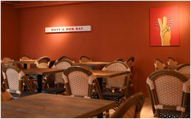 堆起來可疊五座101！「HUN混」歡慶十歲　橘醬爆炸蛤蜊義大利麵，一日限定！只要一枚10元硬幣！