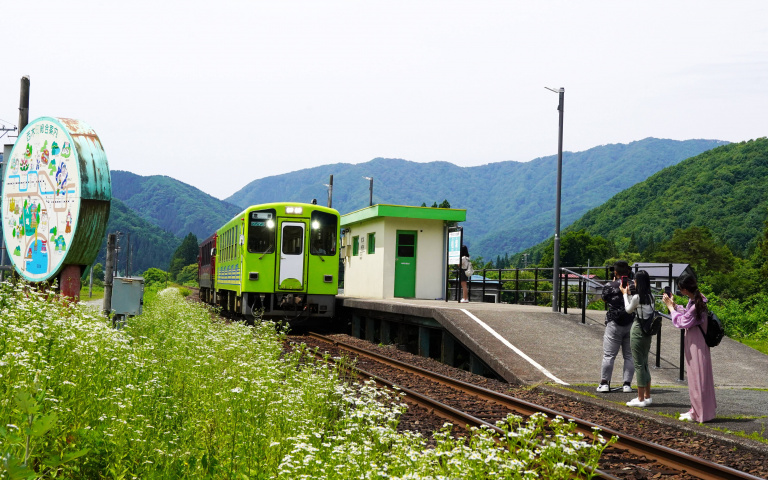 夏遊秋田2／精選鐵道路線漫遊山海風光  造訪武士的家、欣賞舞妓表演