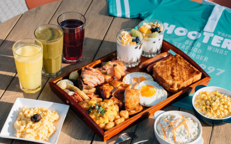 美式餐廳出招搶客　領先全球分店推週末早午餐、創意擺拍「吉拿棒」抽千元套餐