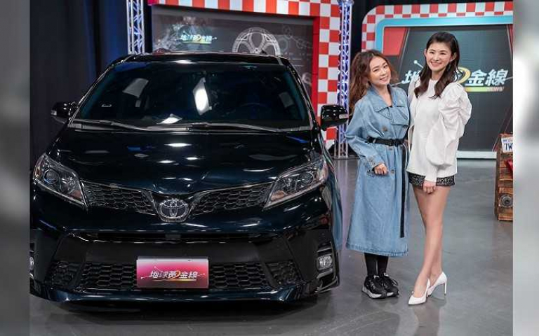 婚前討好準公婆!丫頭換大車變私人司機