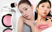 2026妝容關鍵字：濾淨透明肌 × 過量腮紅！PONY EFFECT妝前乳校正蠟黃、NARS水光腮紅與 i’m meme光波唇凍，打造韓系女團顏值