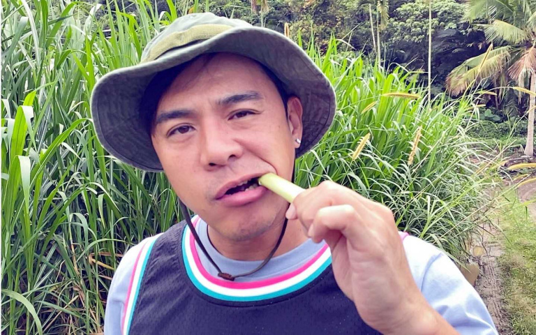 探訪水鹿被邀「試菜」 竇智孔「吃牧草」曝味道像XX