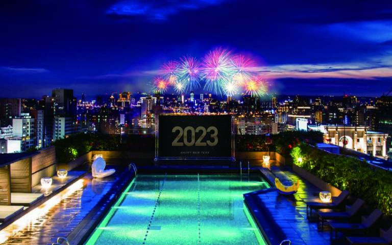 跨年怎麼玩？ 晶華酒店帶你敞篷觀光、頂樓私人露臺、直擊101煙火！