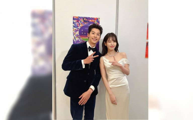 許光漢快閃首爾22小時　IU後台合影親吐看過《想見你》