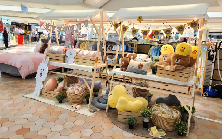 大葉高島屋滿額送復古青花品牌禮！抽金門五星飯店住宿券、金條！